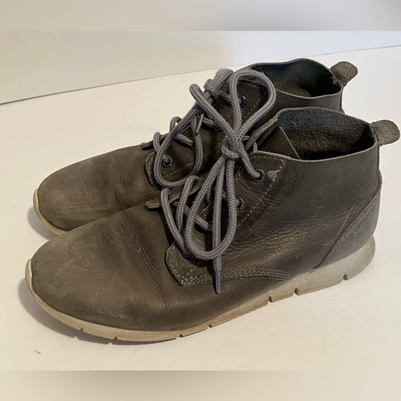 Kodiak Gray Ankle Boots with Suede Finish - Picture 4 of 15